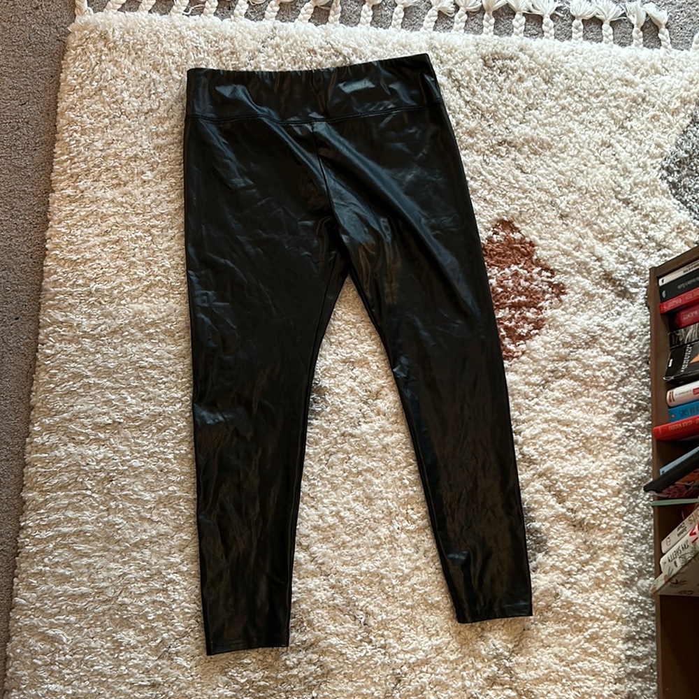 Black shiny leggings!